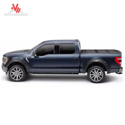 Cubierta rígida plegable Extang Endure ALX en una Jeep Gladiator JT 2020-2026 con caja de 5 pies, mostrando su diseño duradero y paneles plegables.