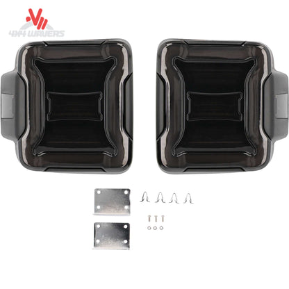 Primer plano de luz trasera LED de policarbonato ahumado para Jeep Wrangler JL 2018-2023 de Metra, mostrando iluminación automotriz moderna.