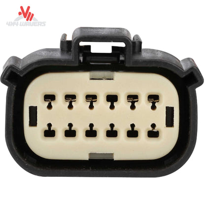 Primer plano de luz trasera LED de policarbonato ahumado para Jeep Wrangler JL 2018-2023 de Metra, mostrando el diseño de la luz trasera.