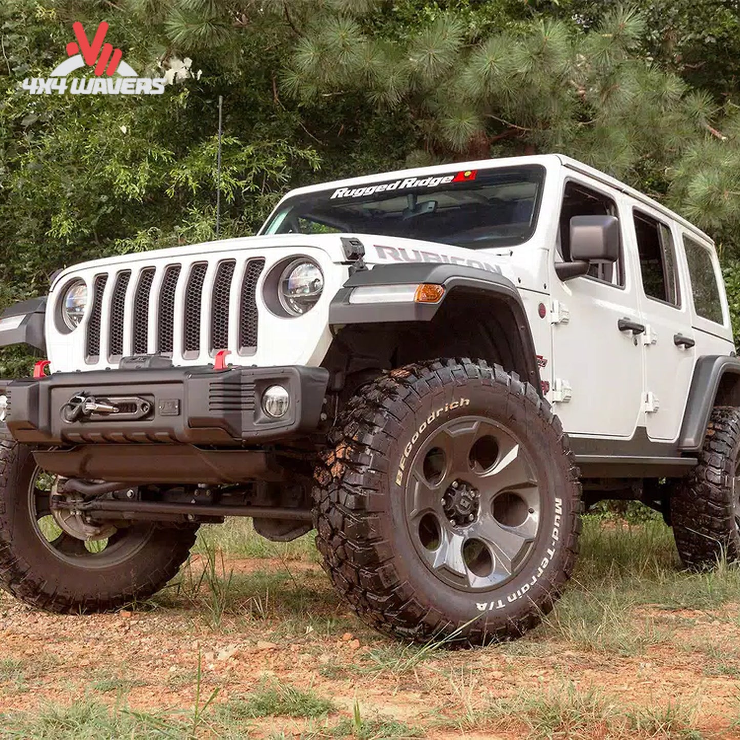 How does a stubby bumper improve front tire clearance on a Jeep Wrangler JL?