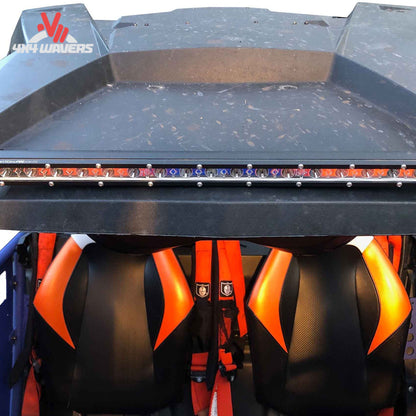 Metra Daytona Lights Ultra Slim LED Lightbar, 19.5 pulgadas, instalada detrás de la parrilla del vehículo para mejorar la visibilidad en conducción todoterreno.