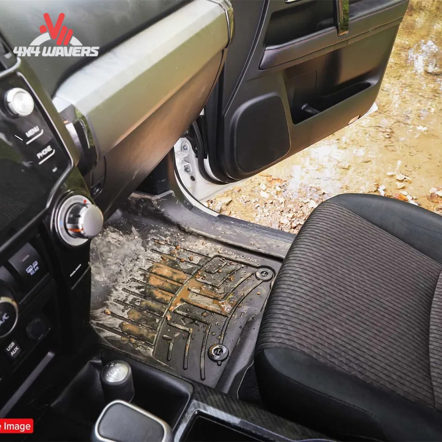 High lip side wall coverage and mud containment ribbing for Ford F150 446971IM